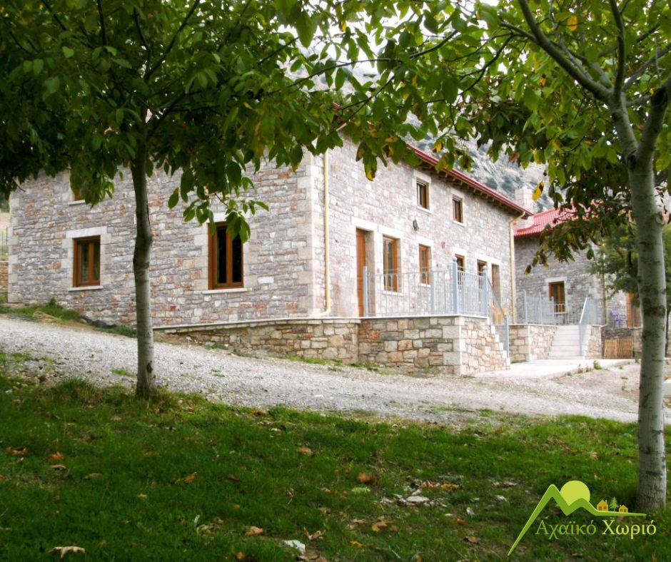 https://axaikoxwrio.gr/wp-content/uploads/2025/05/Αχαικο-Χωριο-Εξωτερικοί-χώροι-3.jpg